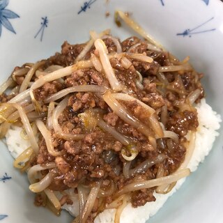 ひき肉もやし丼